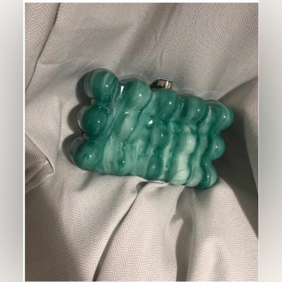 STATEMENT BUBBLE CLUTCH - Picture 8 of 16